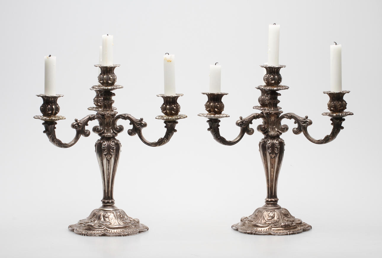 KANDELABRAR, ett par, silver, Tyskland, sent 1800-tal, vikt ca 4860 gram.