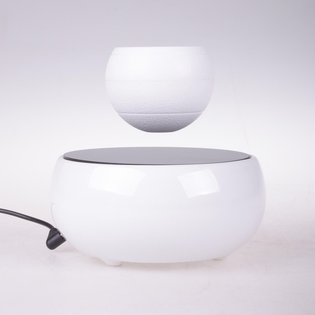 SVÄVANDE BLOMKRUKA, "Rainforest", vit, No Gravity.