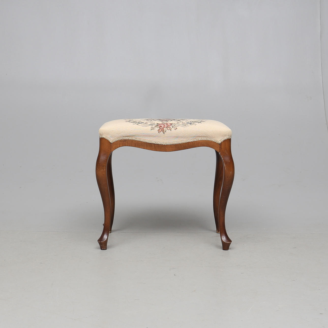 TABURET, estilo rococó, segunda mitad del siglo XX.