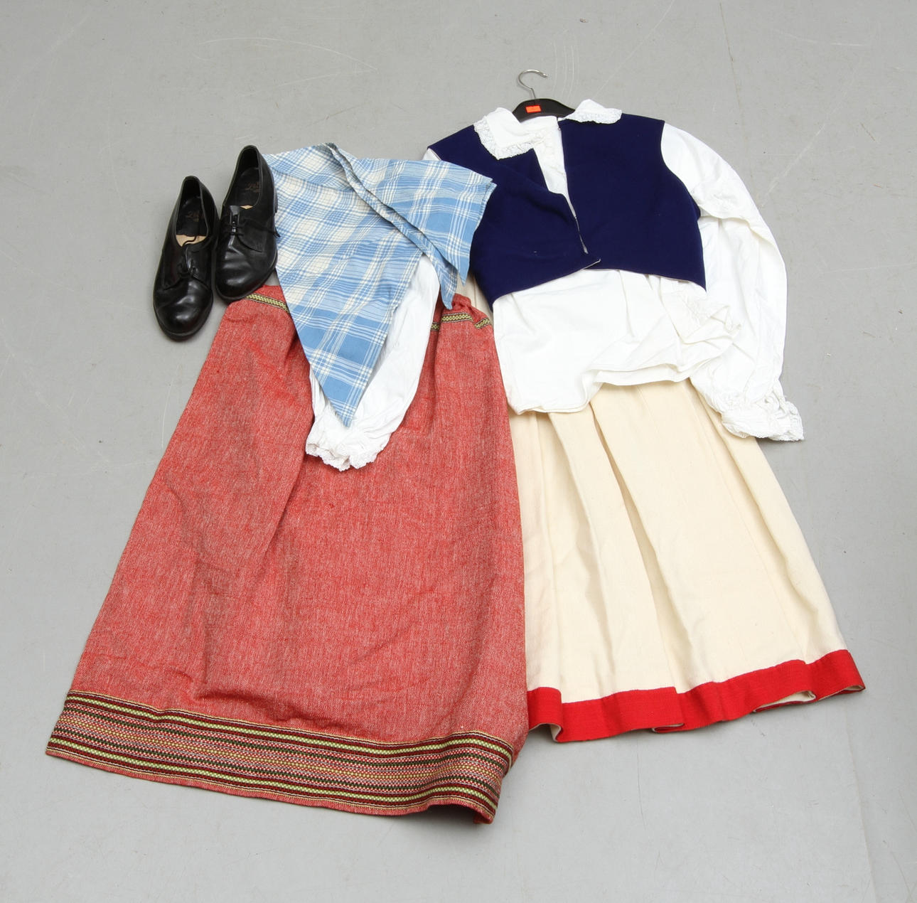 FOLKDRÄKT, 6 delar, Österåkers vardagsdräkt. enligt uppgift stl. 38.