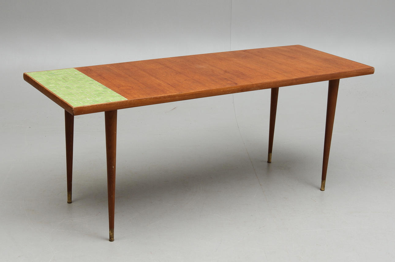 SOFFBORD, med dekor av mosaik, 1900-talets mitt.