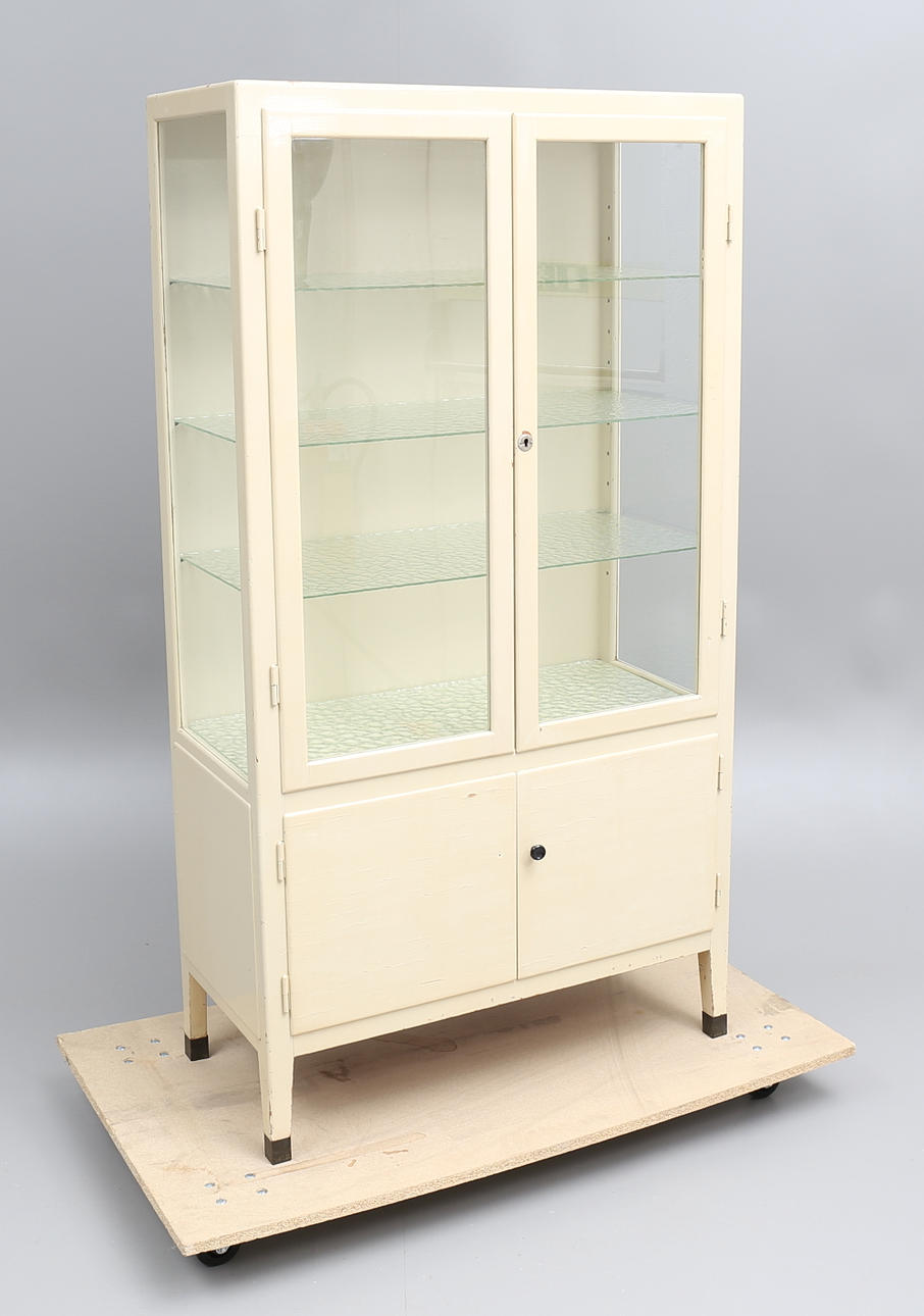 TANDLÄKARSKÅP, 1900-talets mitt.