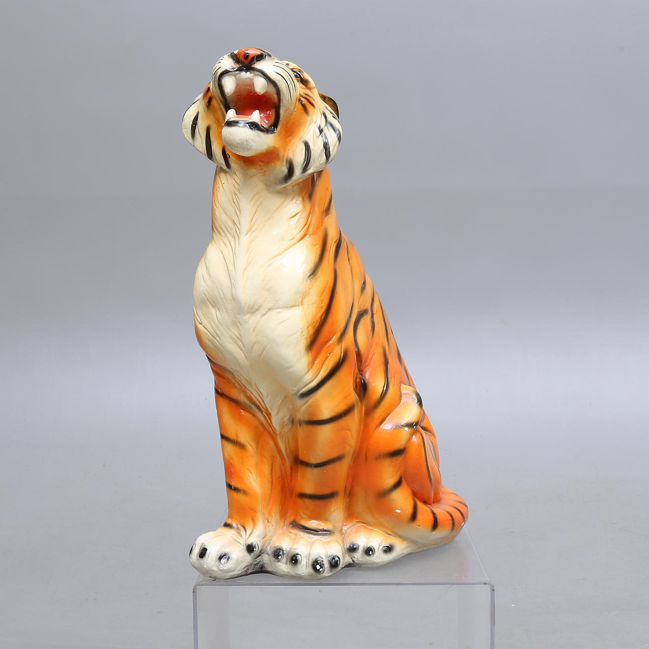 BODENFIGUR, Tiger, Gips, zweite Hälfte des 20. Jahrhunderts.