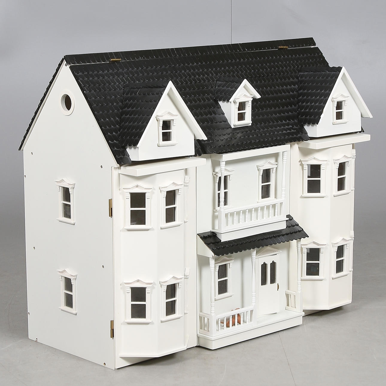 PUPPENHAUS, viktorianischer Stil, Comodo, Dänemark. 2000er.