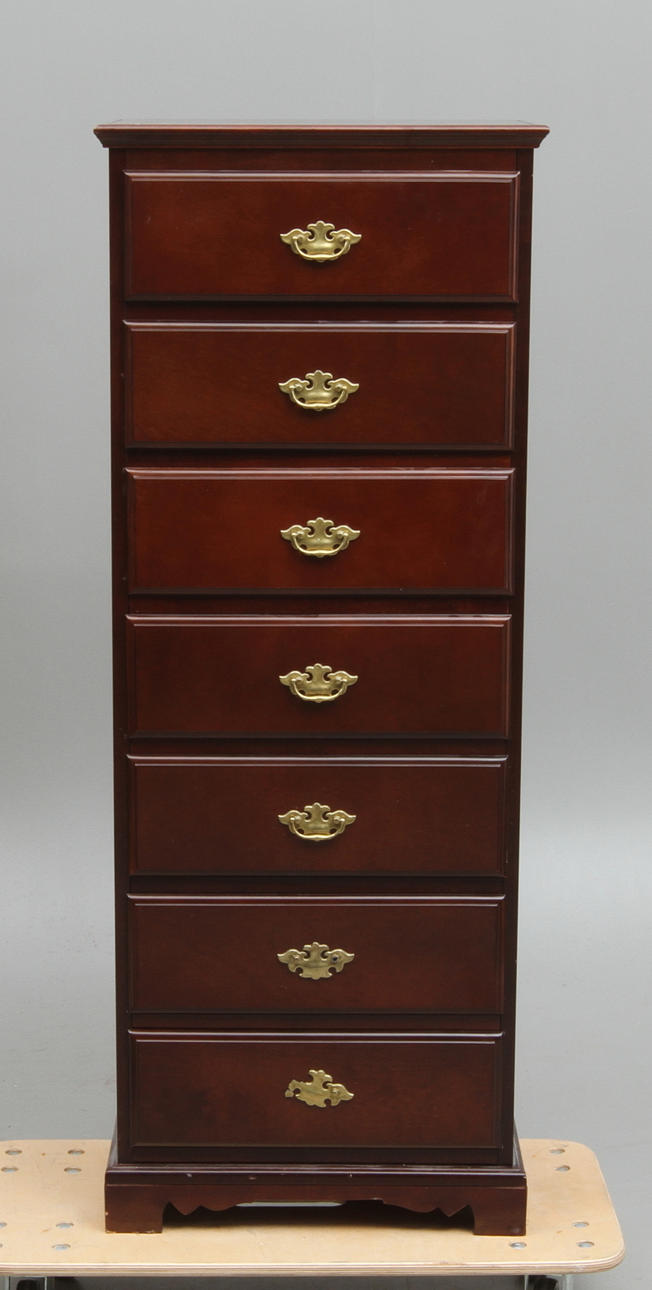 BYRÅ, med 7 lådor, Engelsk stil, 19/2000-tal.