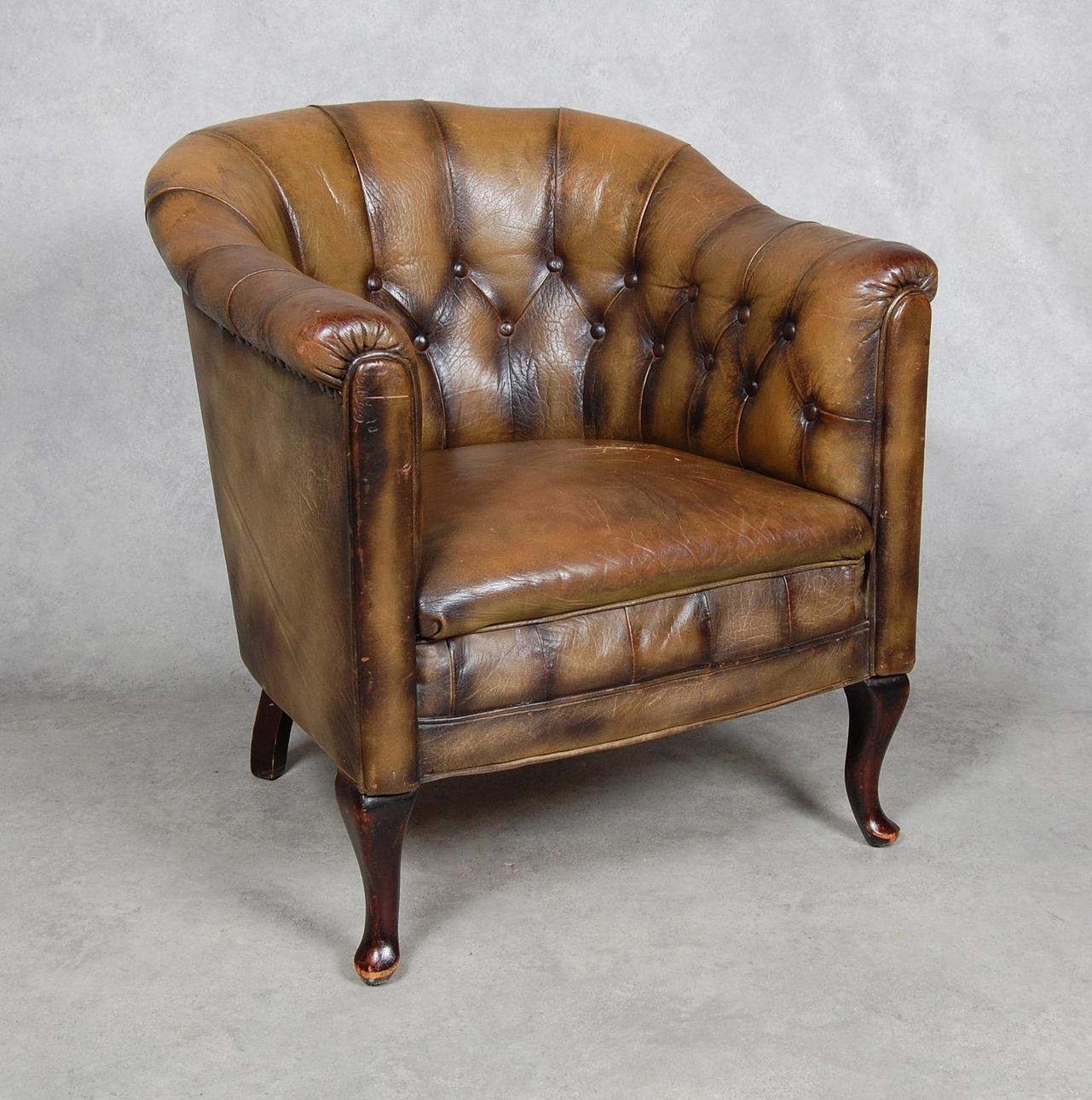 CLUBFÅTÖLJ, skinn, 1920-tal.