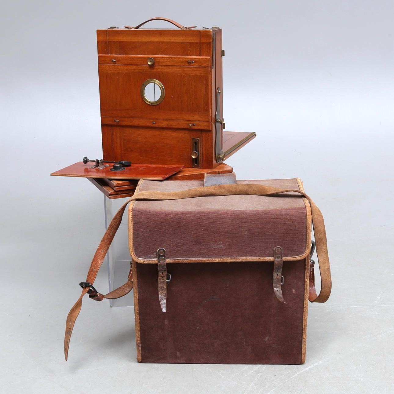 BOX CAMERA, mahogany, early 20th century.