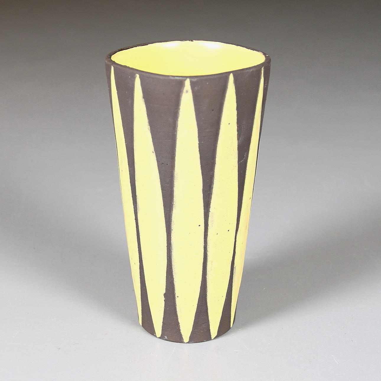 VAS, Guldkroken Keramik, Hjo, 1960-tal.