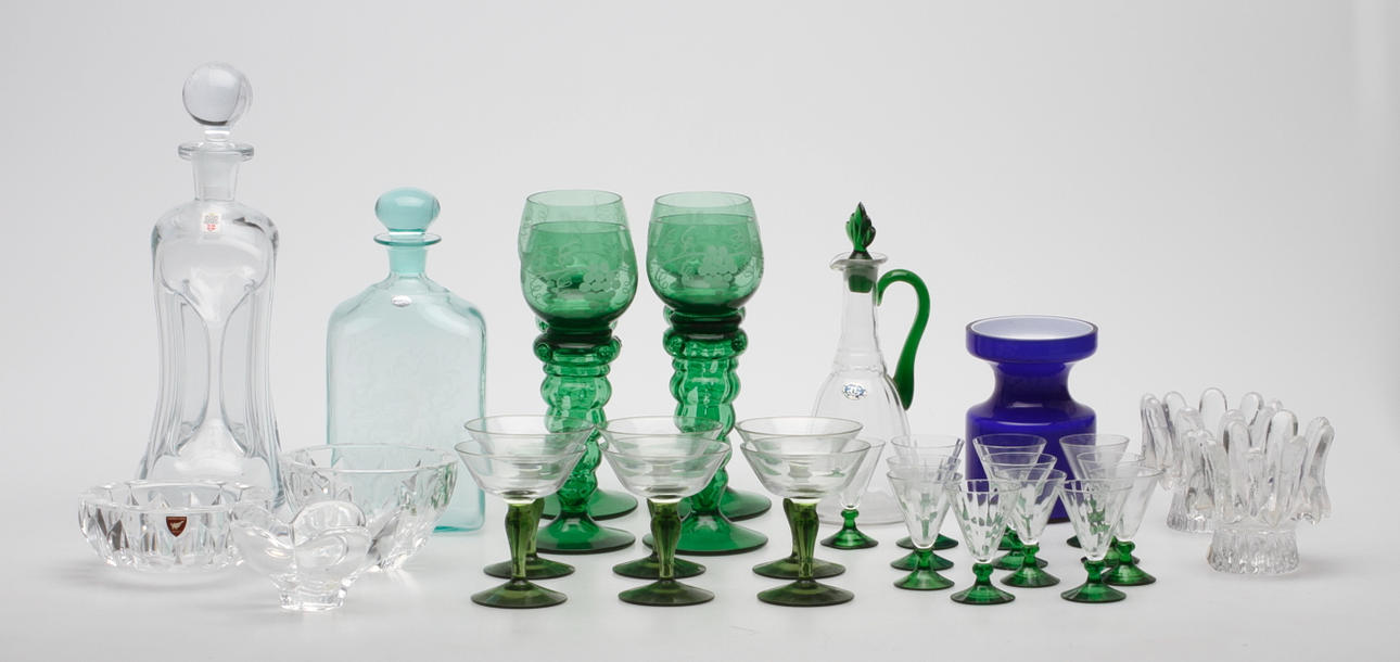 GLASFÖREMÅL, 30 delar, bl.a. Orrefors, Po Ström, Reijmyre.