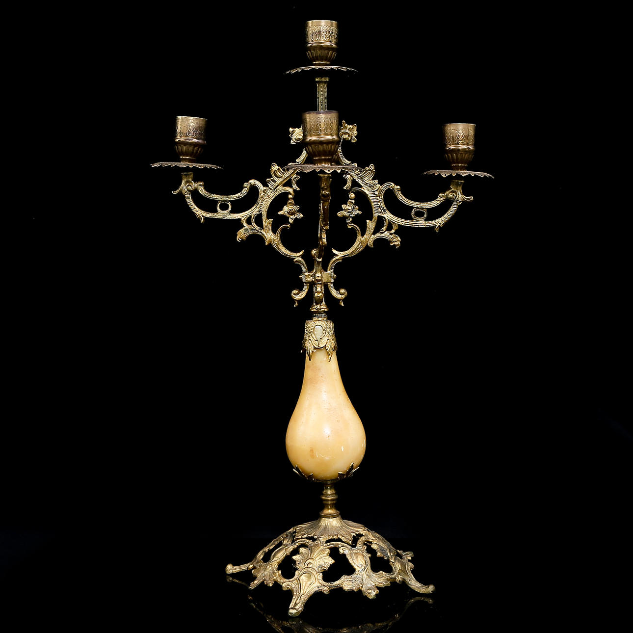 STOR KANDELABER, mässing med mittsten, 42 cm.