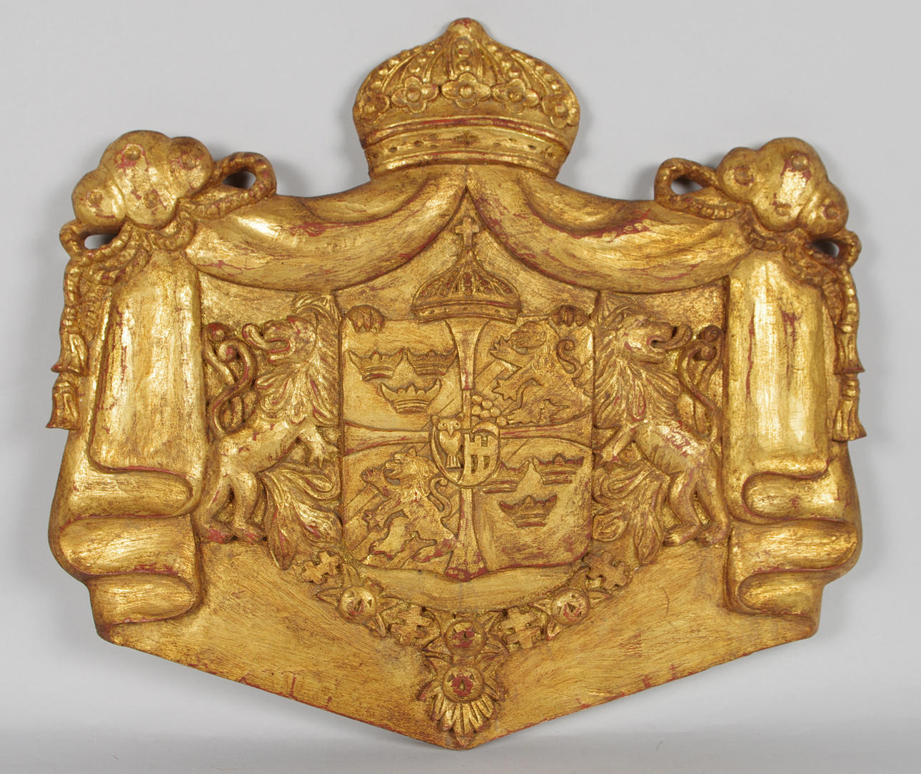 SKYLT, förgyllt trä, Kunglig Hofleveratör.