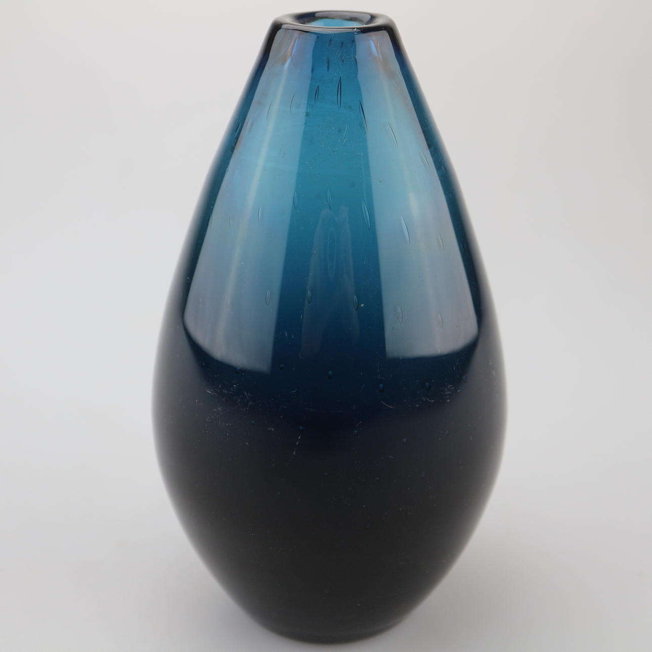 WILHELM WAGENFELD GLAS VASE.