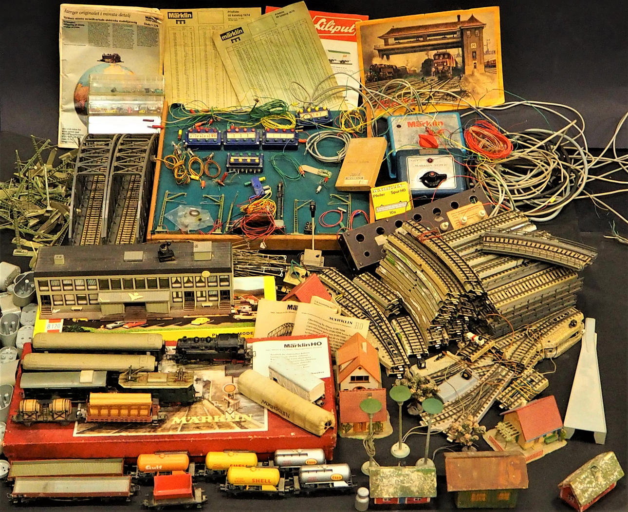 TÅGBANA, med tillbehör mestadels Märklin.