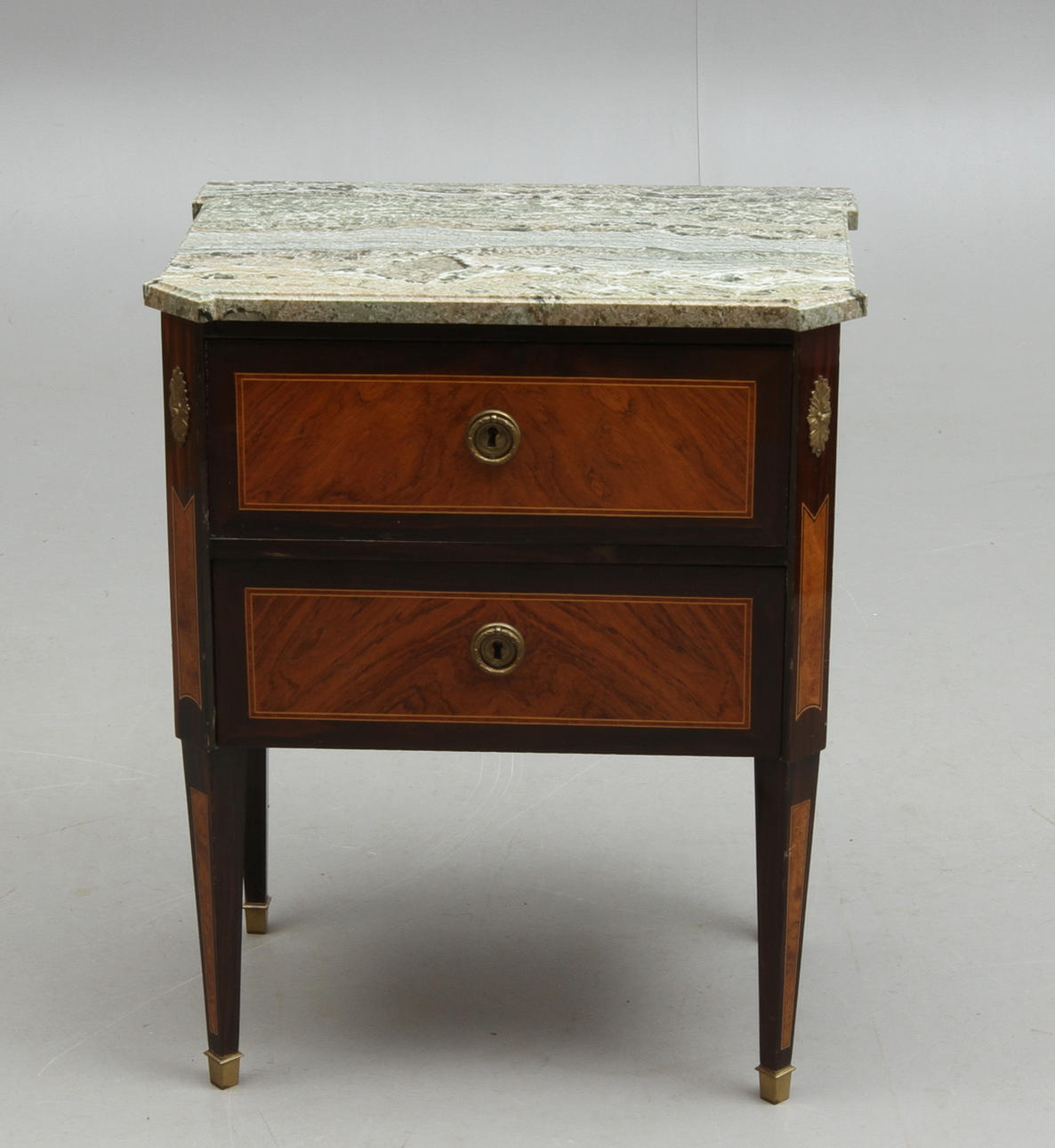 BYRÅ med stenskiva, Louis XV-stil, 1900-tal.