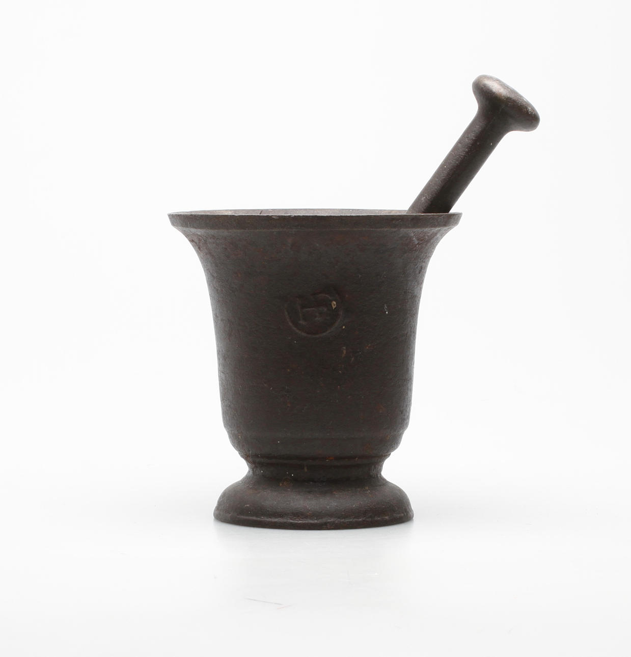 MORTEL MED STÖT, järn, Hällefors bruk, 1700/1800-tal.