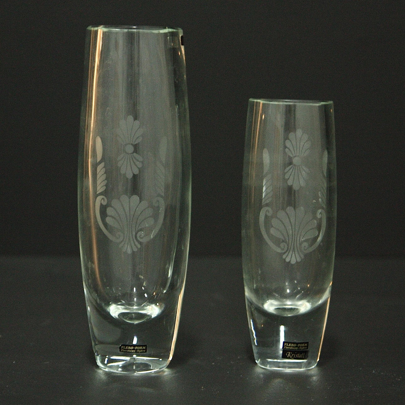 PETER LEEK. vaser, 2 st, kristall, Flero-form, 1900-tal. Glas - Övrigt ...