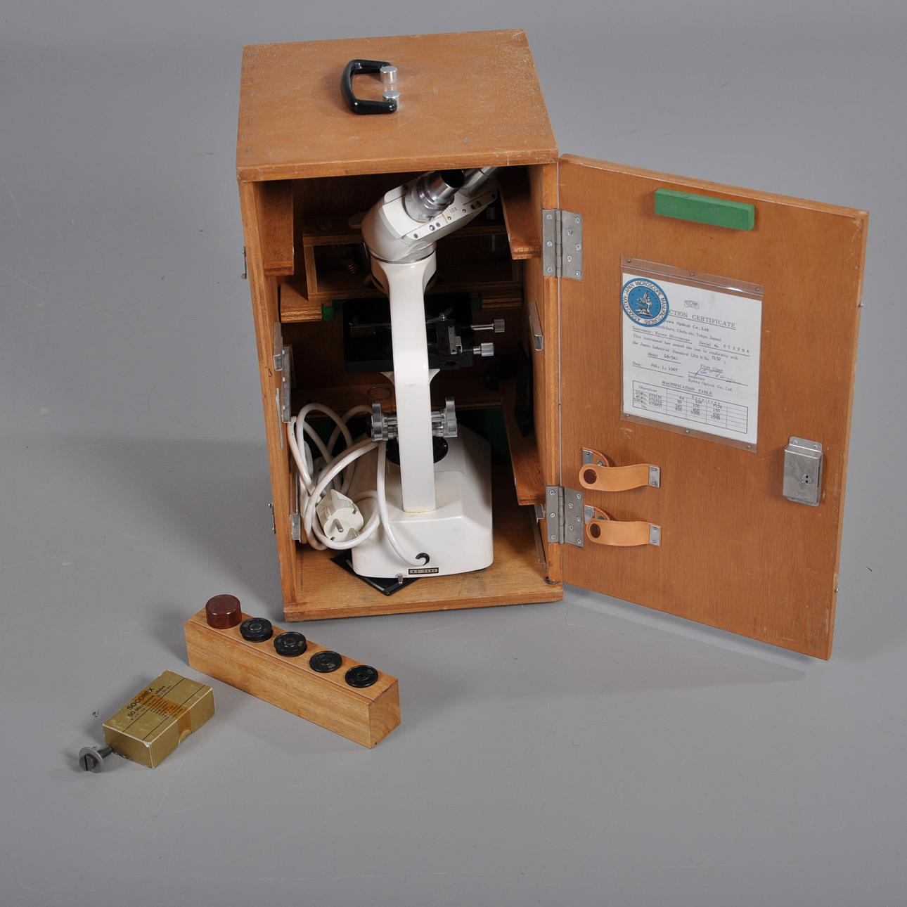 MICROSCOPIO, Modelo LS-3-AC, Kyowa, Tokio, Japón, 1967.