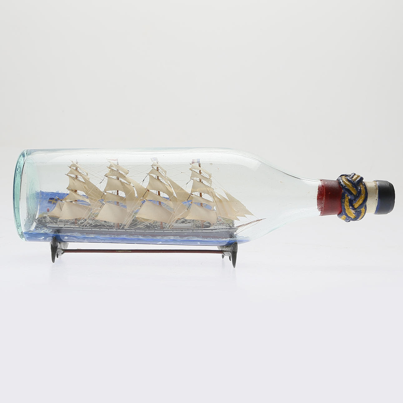 FLASKSKEPP med ställ, glas, 1900-tal.