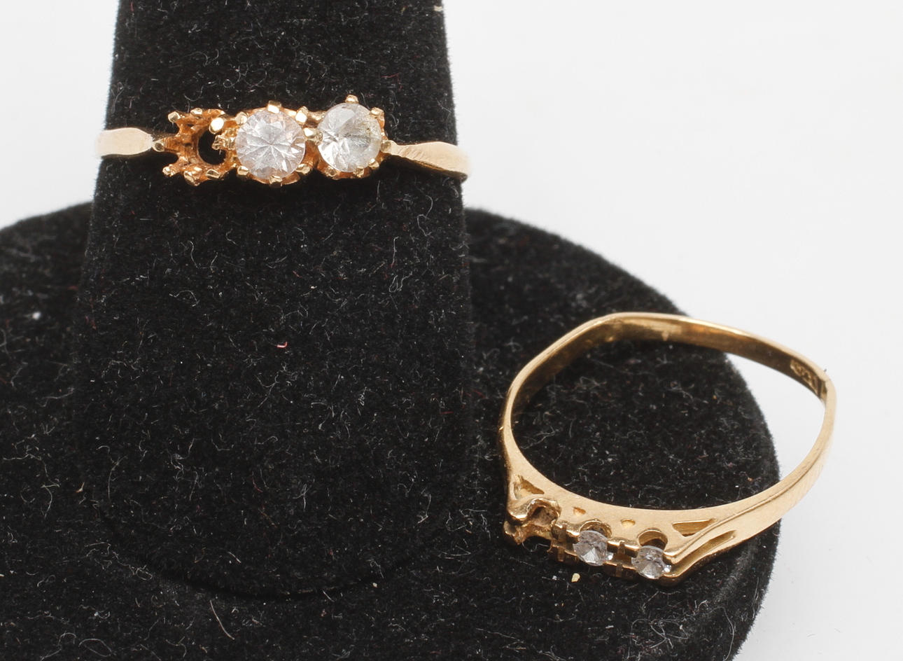 RINGAR, 2 st, 18k guld, vikt ca 2,5 gr.