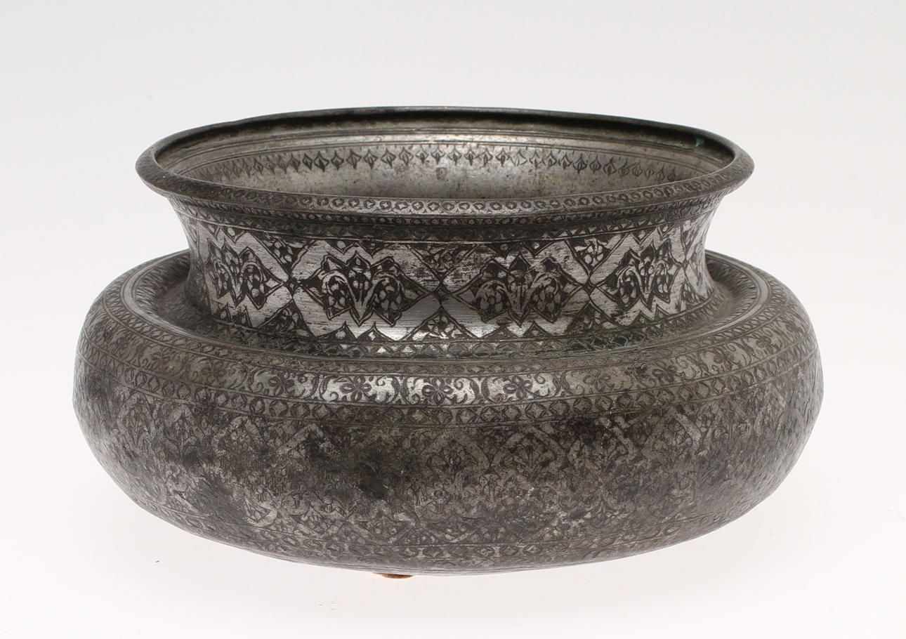 SKÅL, Persisk/Orientalisk, koppar med försilvrad/förtennad dekor, 18/1900-tal.