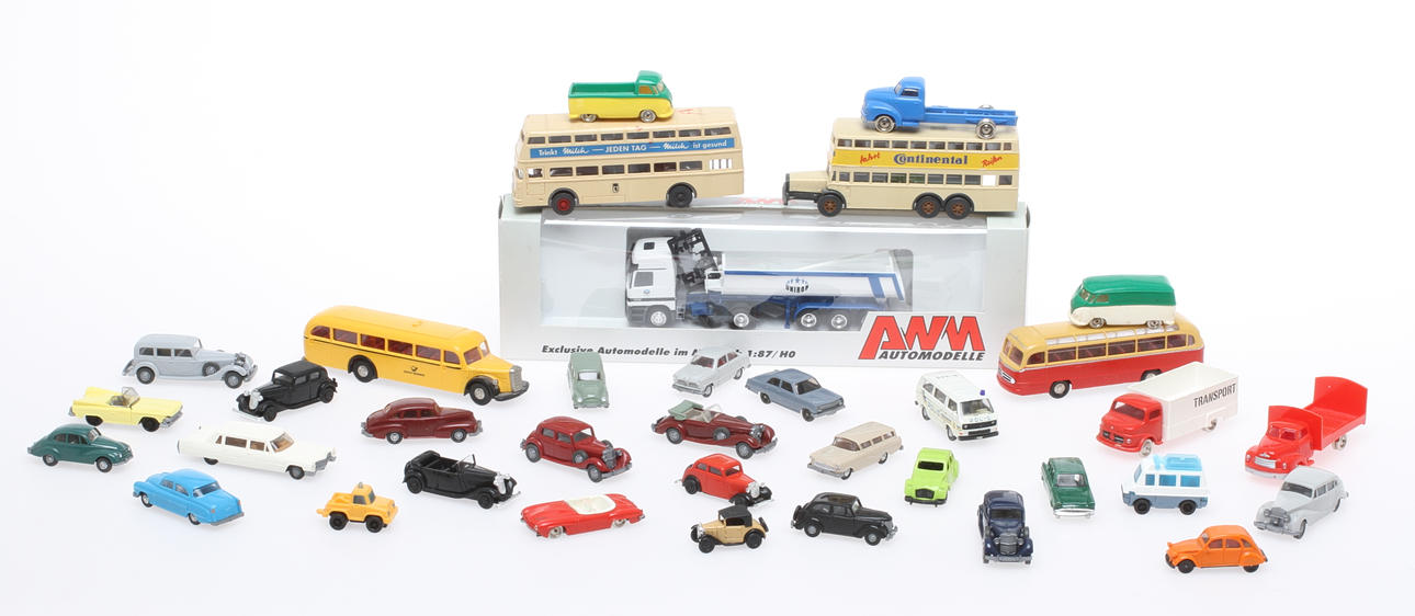 MODELLBILAR cirka 35 stycken Mest WIKING, BREKINA och LEGO.