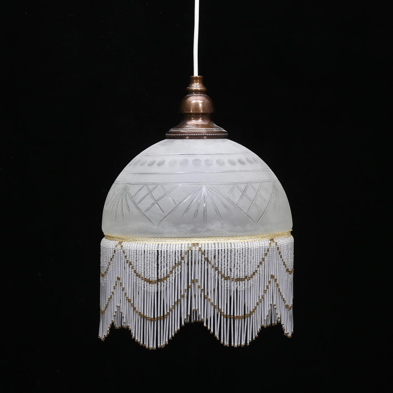 DECKENLEUCHTE, Glas mit Perlfransen.