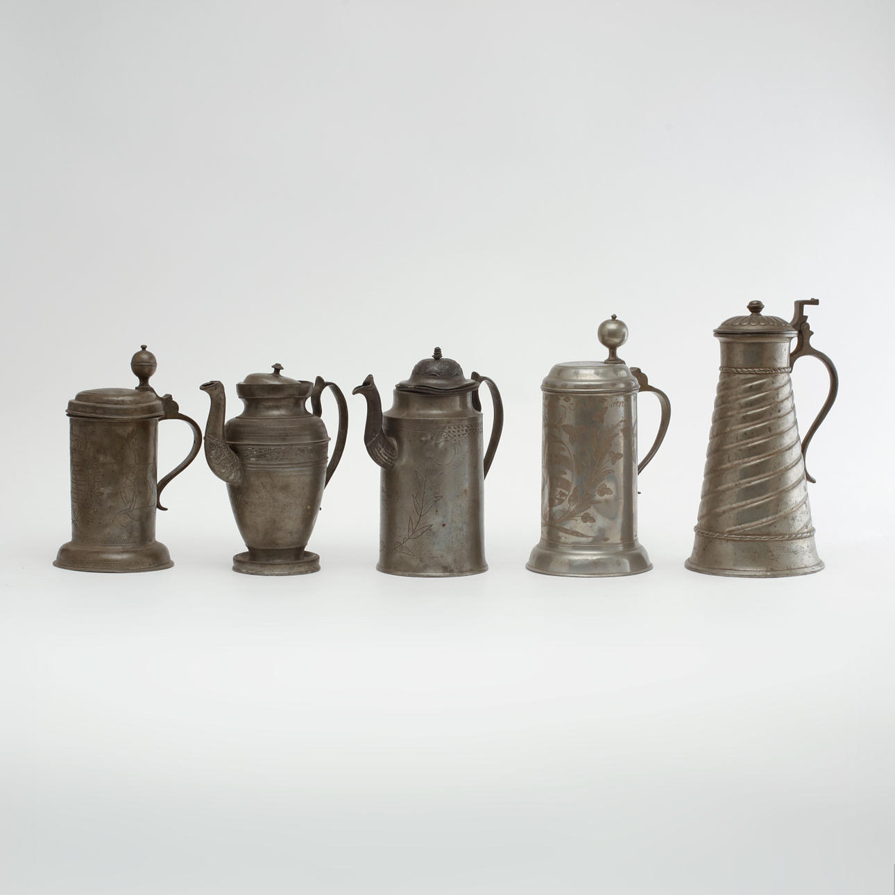 OBJETOS DE ESTAÑO, 5 piezas, Europa central 17-1800.