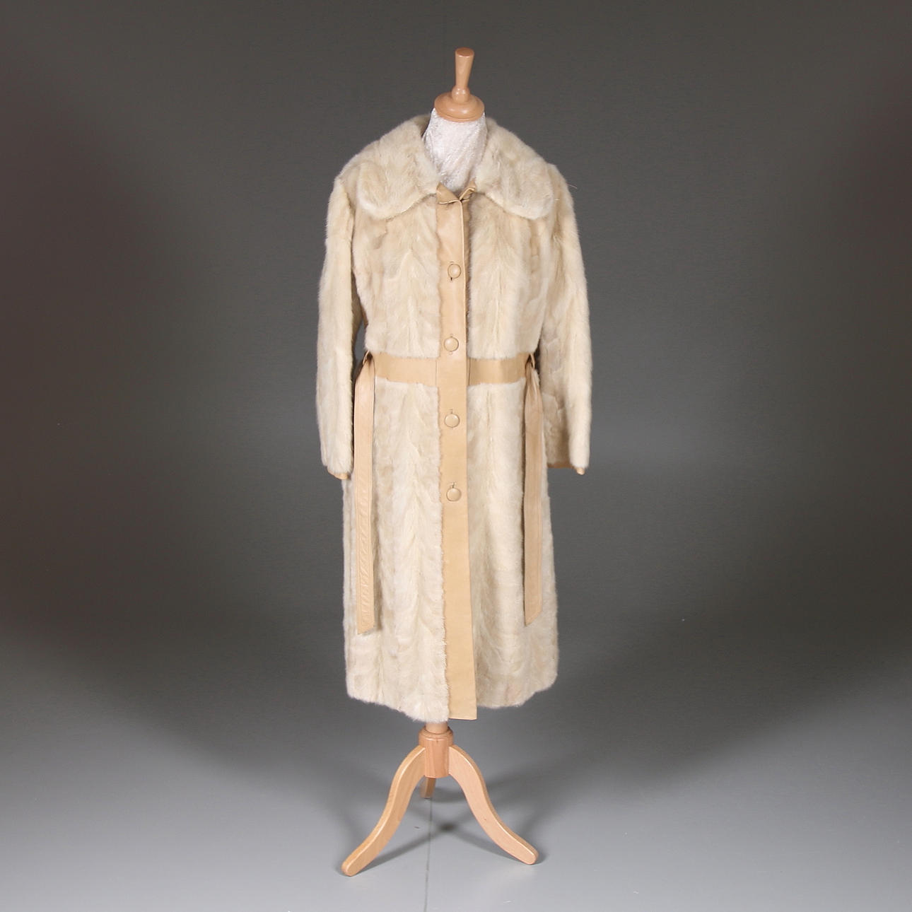 PÄLS, Ljus mink, 1900-talets andra hälft.