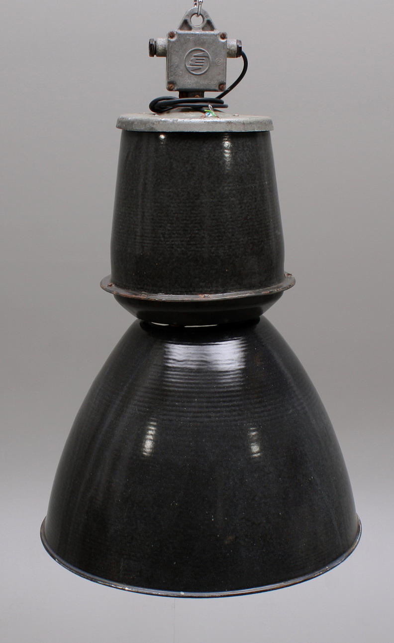 INDUSTRILAMPA ISC IP23, höjd 85 cm.