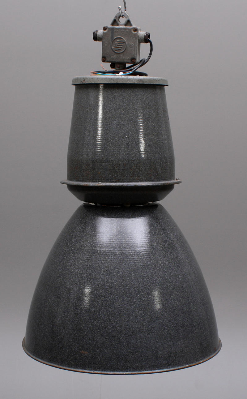 INDUSTRILAMPA ISC IP23, höjd 85 cm.