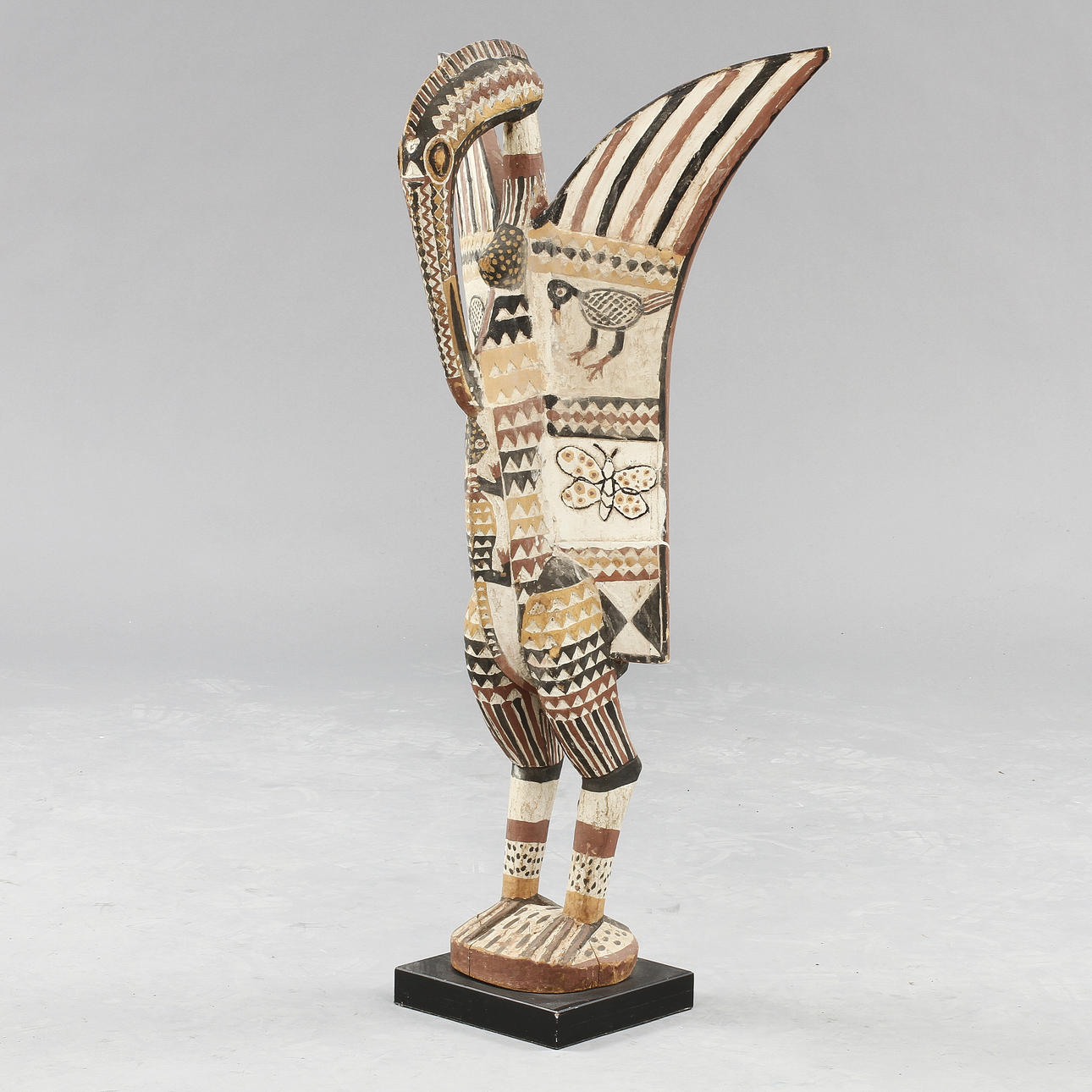 FÅGELFIGUR, sannolikt Baga Guinea, bemålat trä.