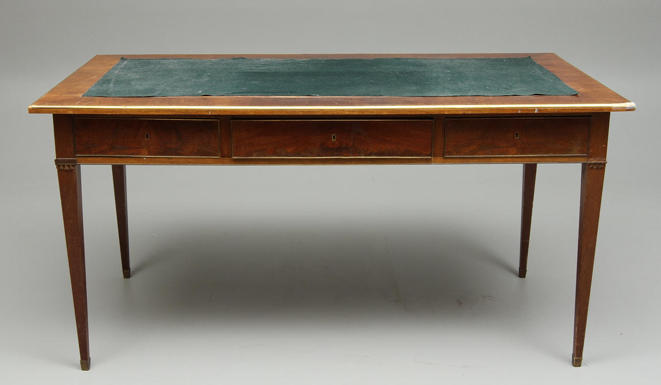 SKRIVBORD, gustaviansk stil, tre lådor, 1800-tal.