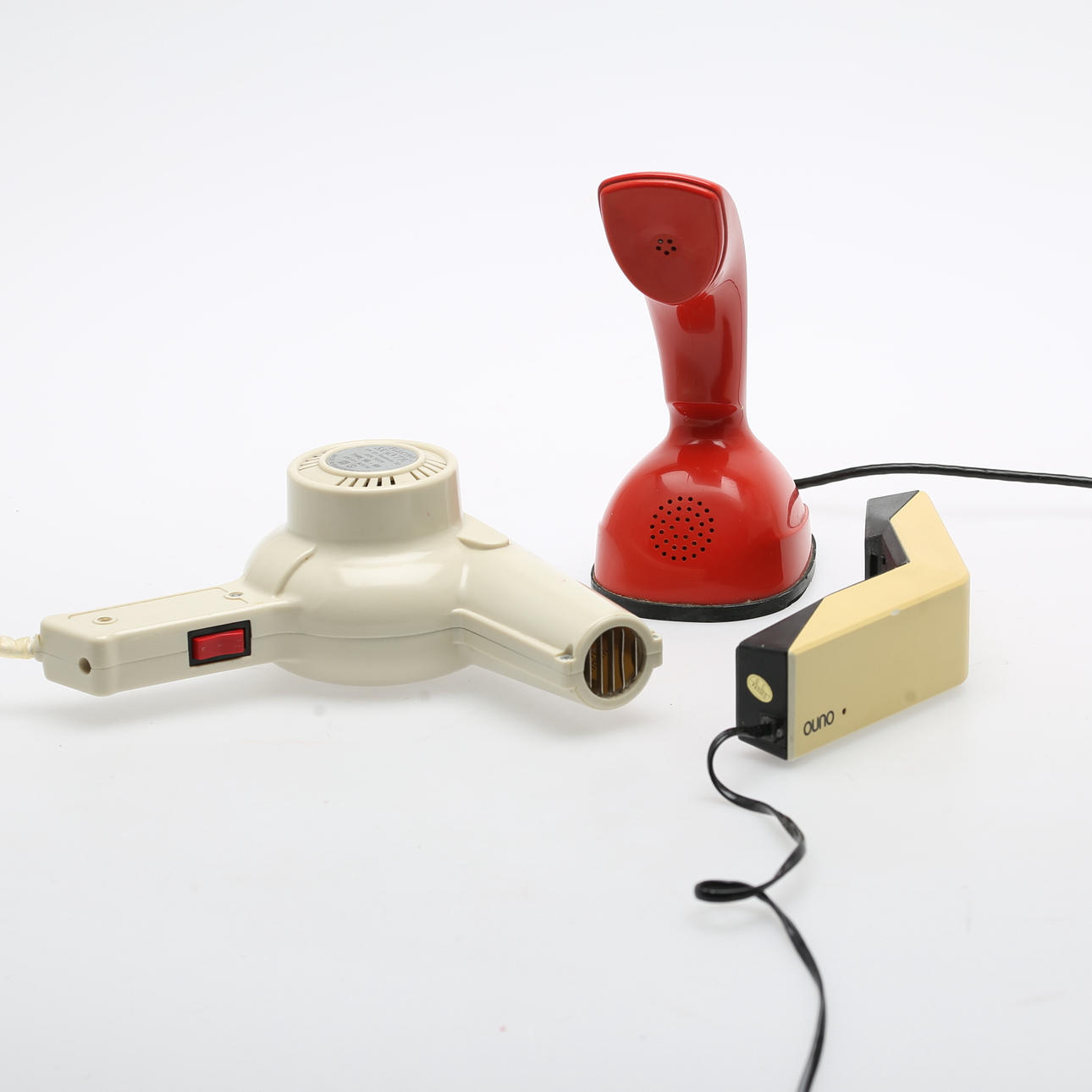 TELEFONER, 2 st, samt HÅRFÖN, 1900-tal.