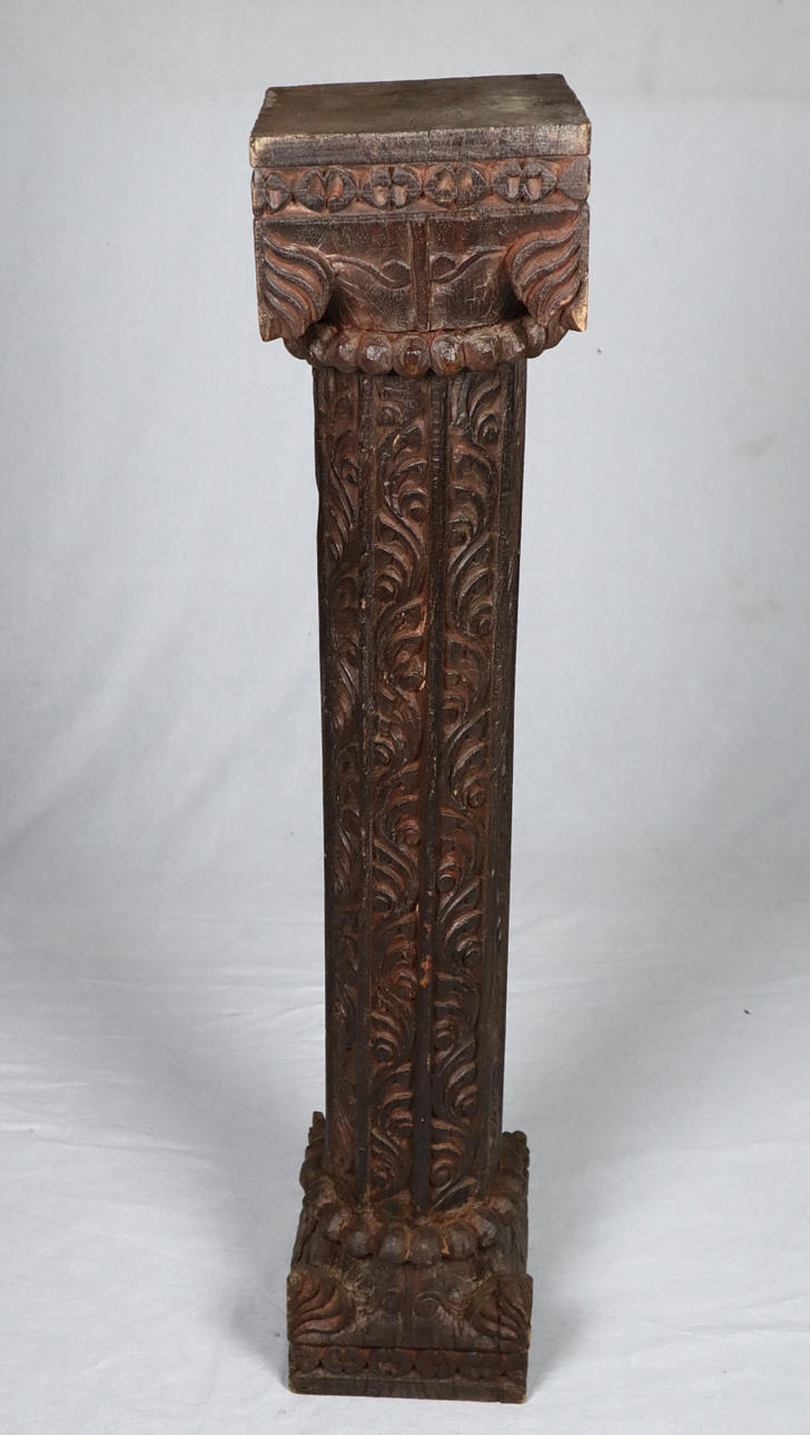 —COLUMN - Indien, trä, snidade.