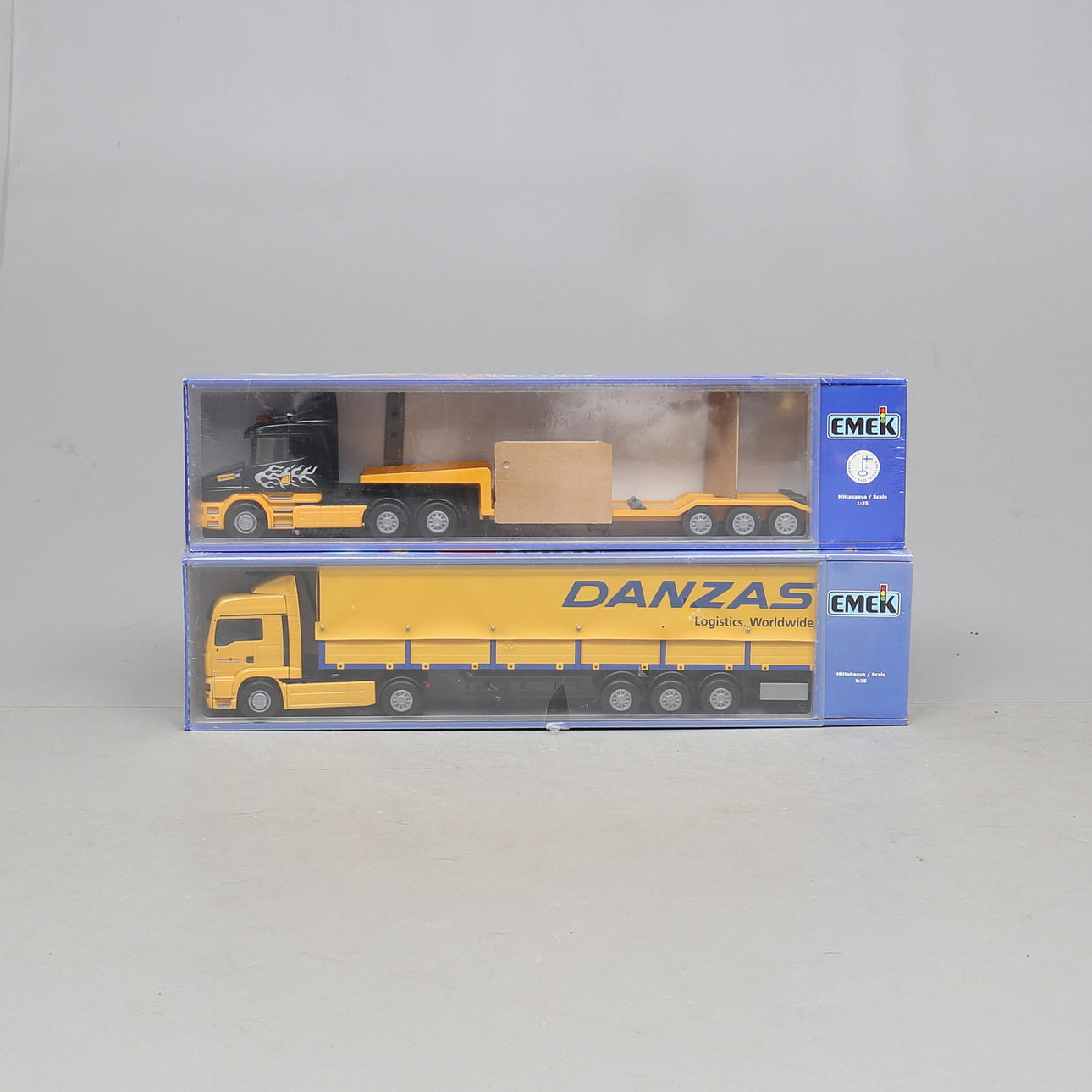 CAMIONES, 2 unidades, Emek.