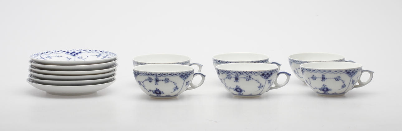 TEKOPPAR med FAT, 6 st, porslin, "Musselmalet", Royal Copenhagen.