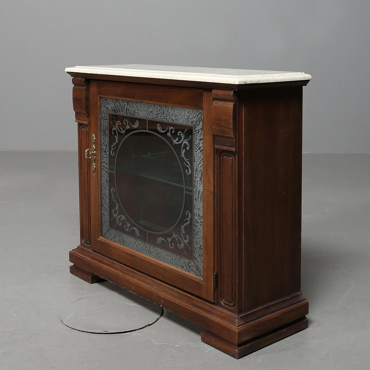 BAR/VITRINSKÅP, 1900-talets andra häft.