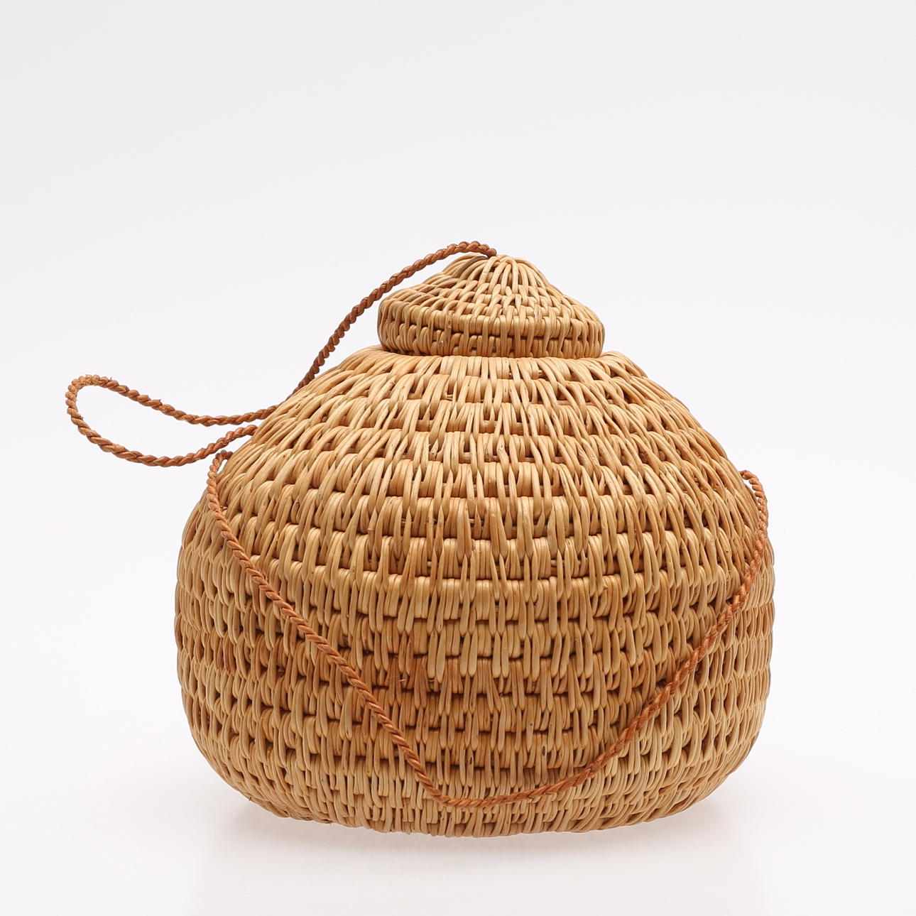 BASKET WITH COVER, Sami work, braided root, signed Ellen Kitok-Andersson, dated 1966.
