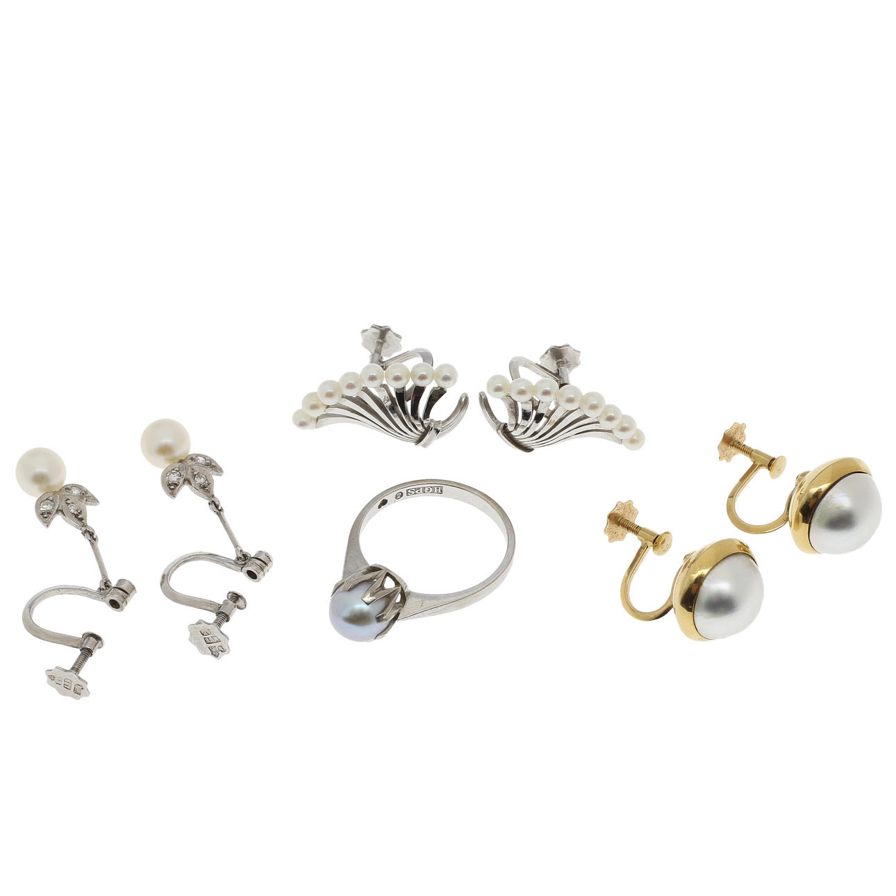 SMYCKEN, 3 par örhängen och ring, 18k guld, 18,4 gram brutto.