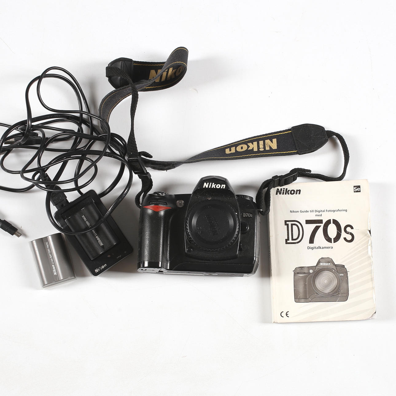 CÁMARA DIGITAL NIKON D70S, AÑOS 2000.