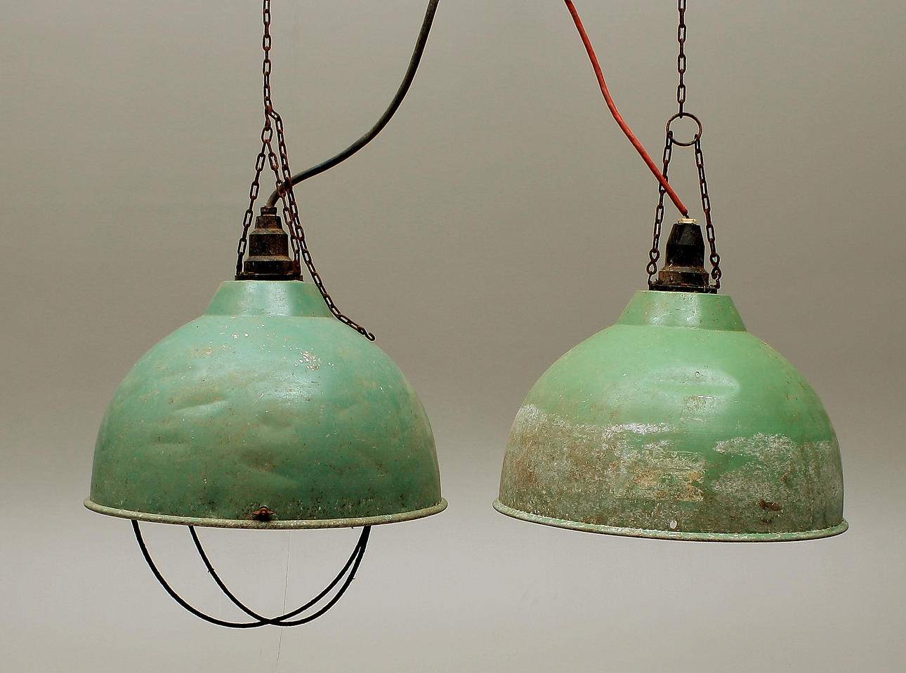 GRISLAMPOR, 2 st, metall, höjd 30 cm.