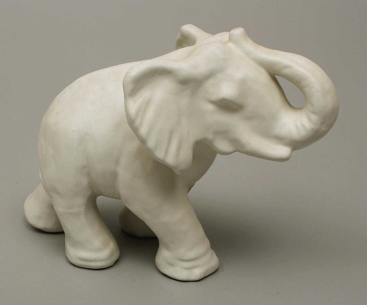 FIGURIN, keramik, omärkt, Elefant.