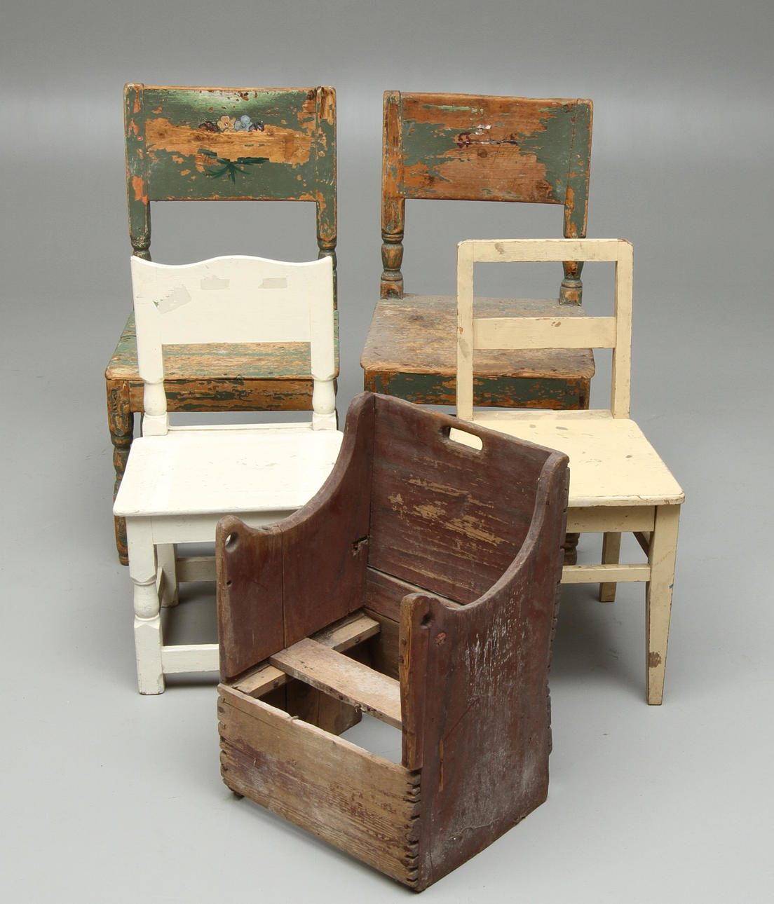 BARNMÖBLER 5 st, allmoge, 18/1900-tal.