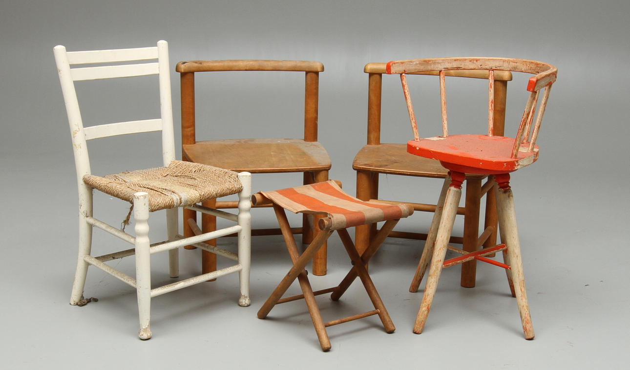 BARNMÖBLER 5 st, 1900-tal.