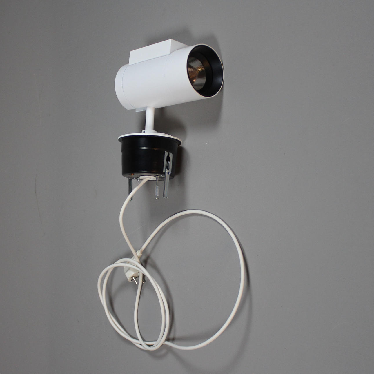 SPOTLIGHT "zumtobel" Single, narrow beam.