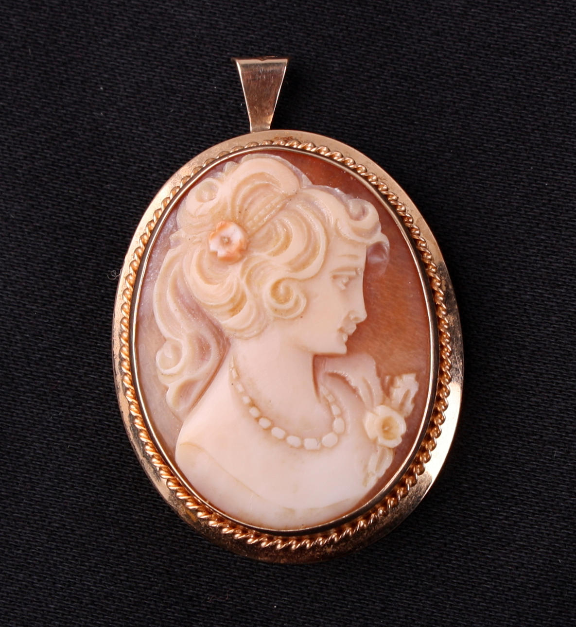 HÄNGE/BROSCH med camé, guld 18 k.