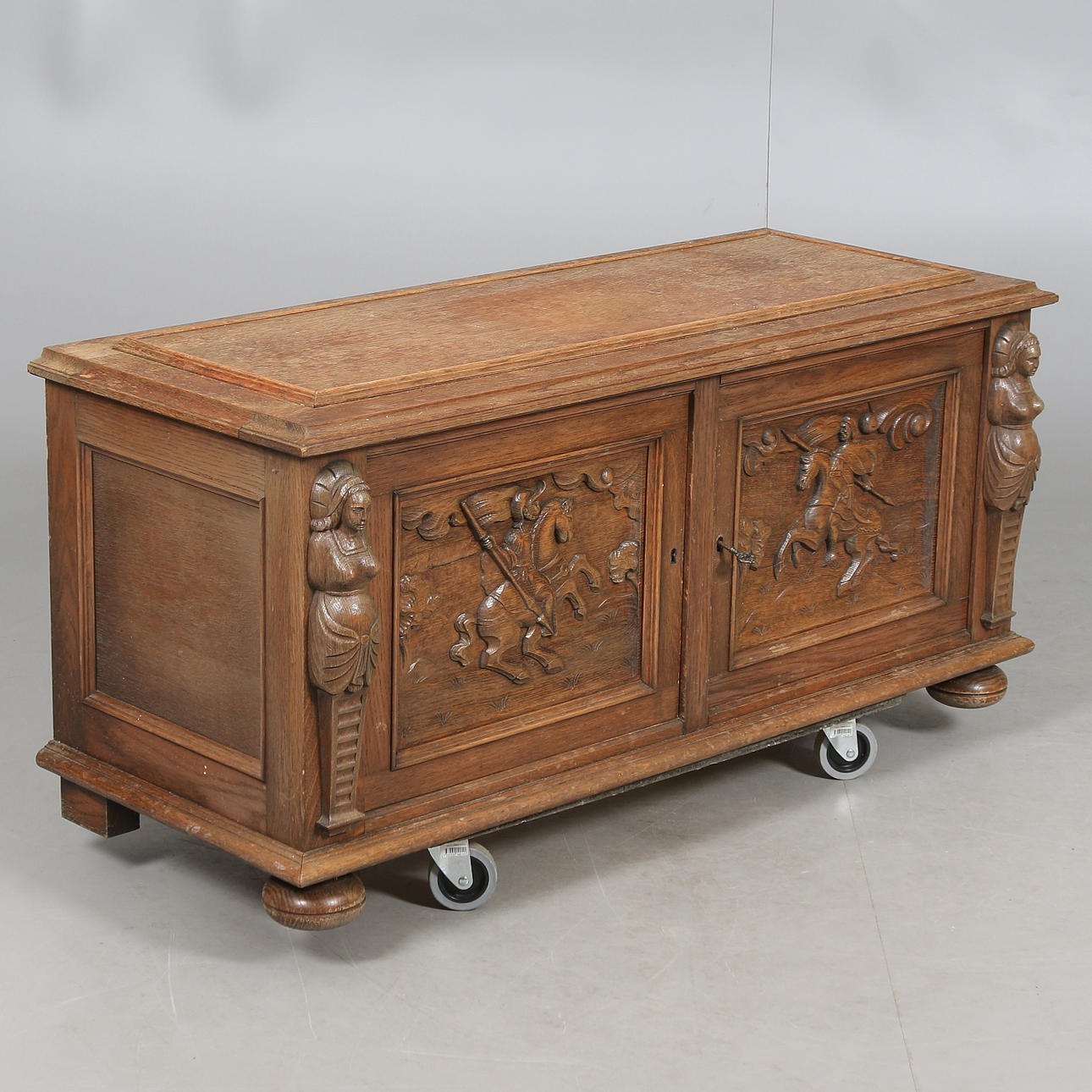 SARGSCHRANK, Renaissance-Stil, 18/1900.