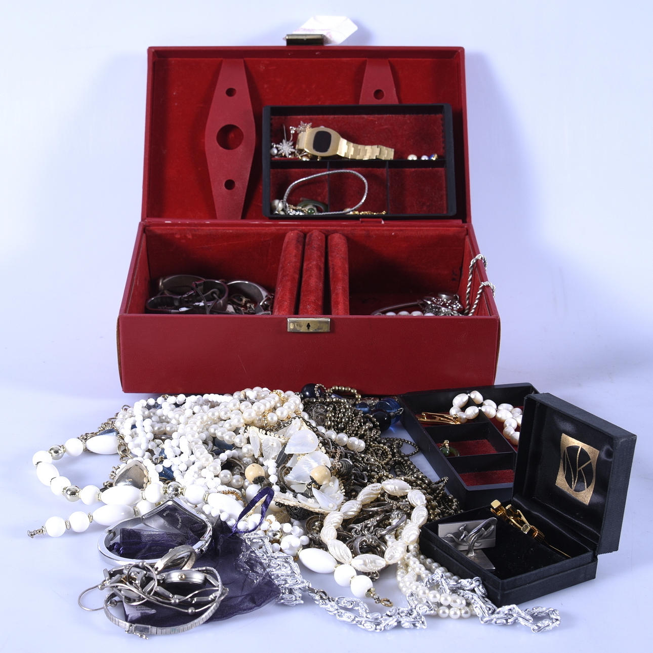 Ein Menge VON SCHMUCK UND UHREN.