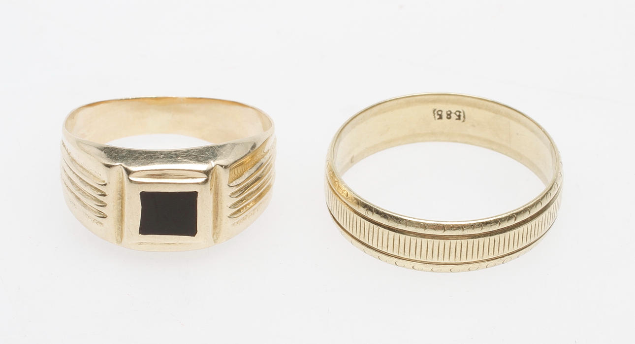 RINGAR, 2 st, 14k guld, vikt ca 5,4 gr.