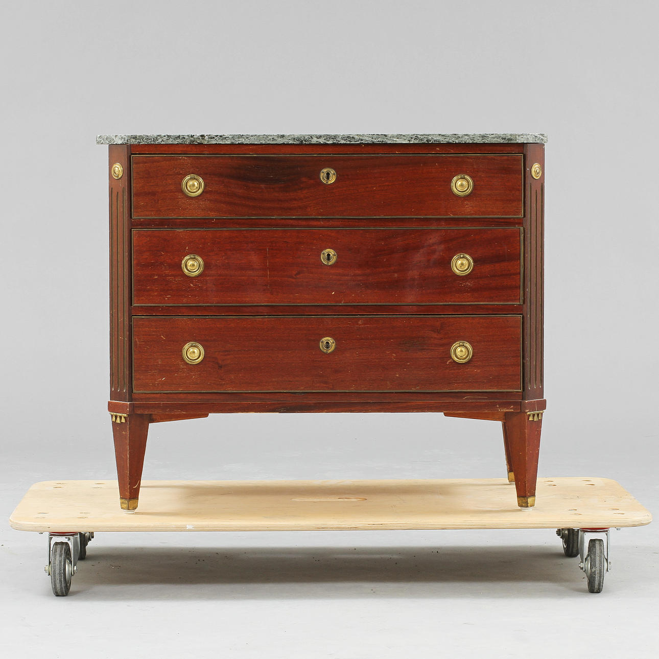 BYRÅ, sengustaviansk stil, 1900-tal.